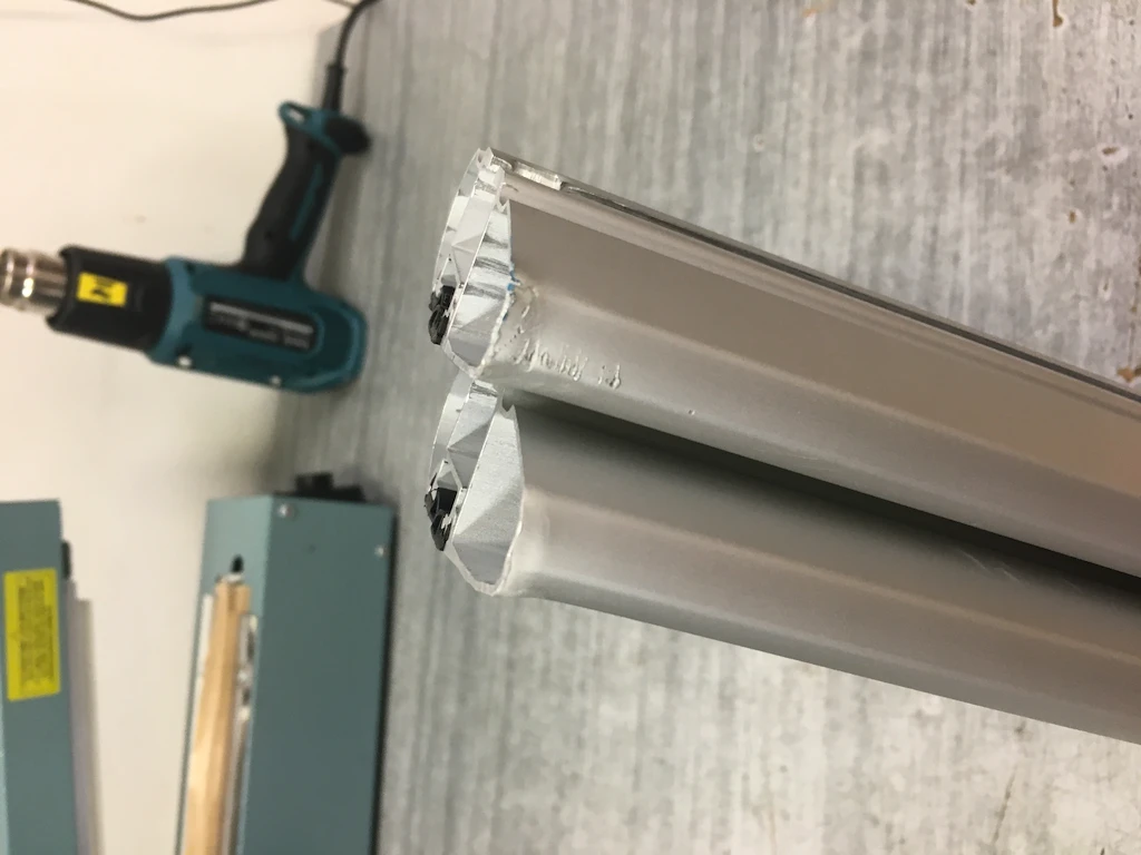 Poškodovano med prevozom - Prečne palice Thule WingBar Evo  118 cm
